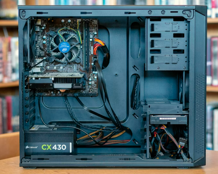 Torre de PC abierta