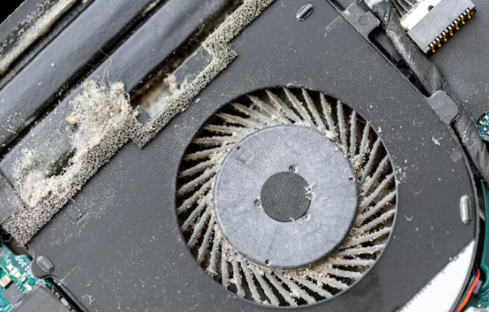 suciedad acumulada que aumenta la temperatura del procesador