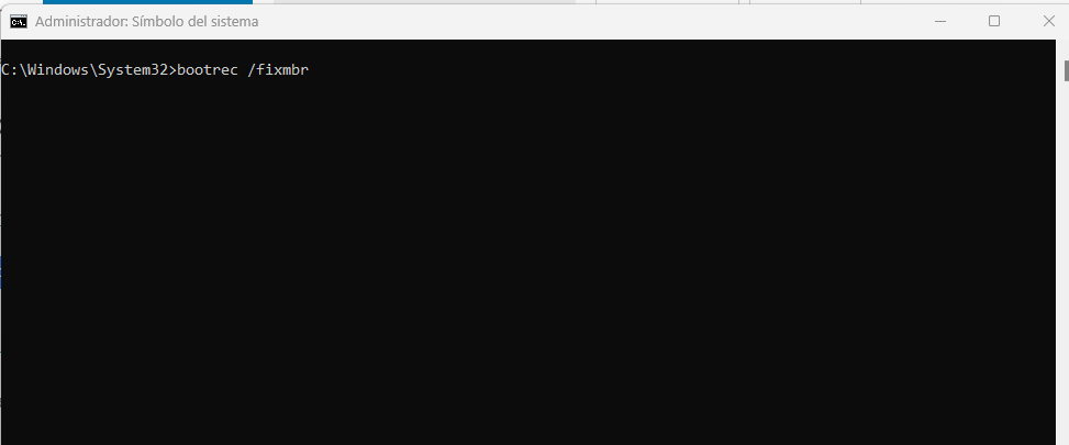 Símbolo del sistema ejecutando comandos de reparación de Windows
