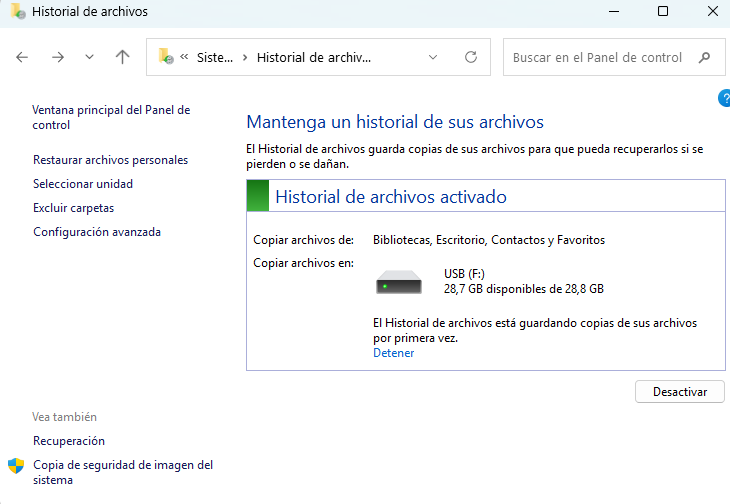 activar copia de seguridad del historial de archivos en disco duro externo